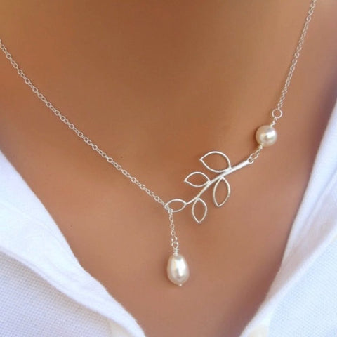 Pearl leaf necklace